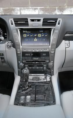 Тест Lexus LS: Роскошь по-японски Тест Lexus LS: Роскошь по-японски