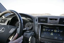 ���� Lexus LS: ������� ��-�������